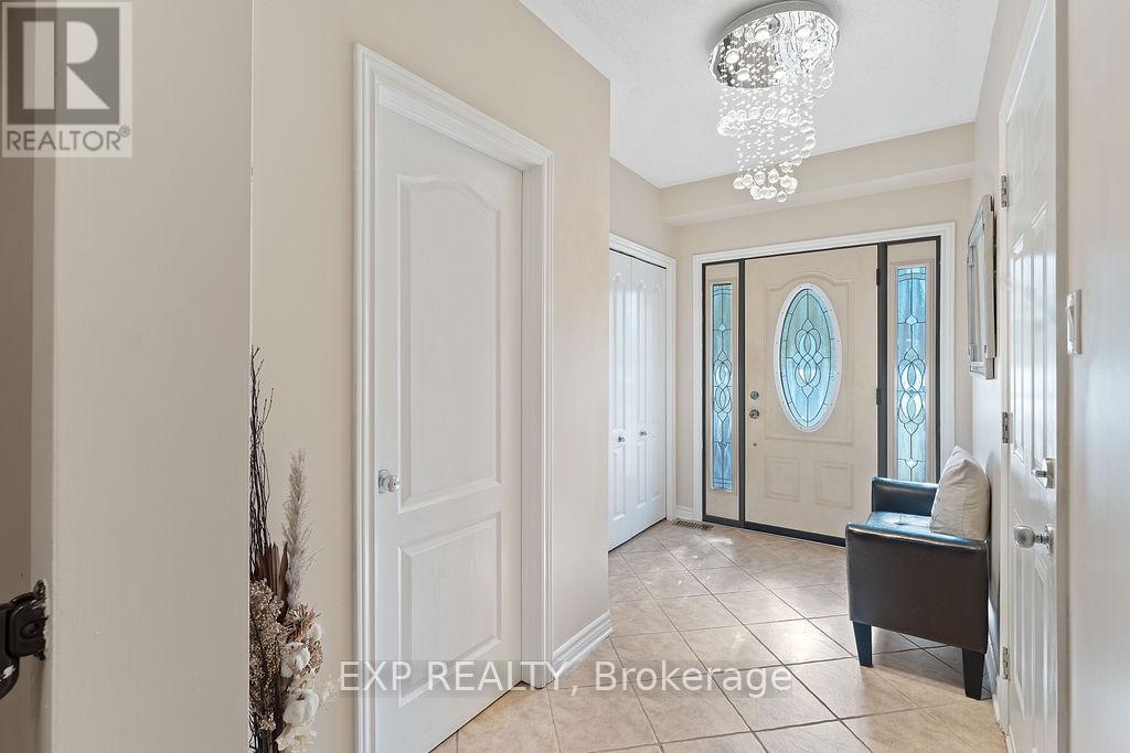 4085 Kelly Farm Drive, Ottawa, Ontario  K1T 4J3 - Photo 3 - X12454150