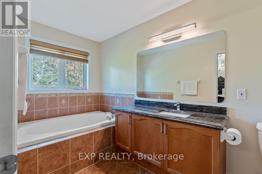 4085 Kelly Farm Drive, Ottawa, Ontario  K1T 4J3 - Photo 31 - X12454150