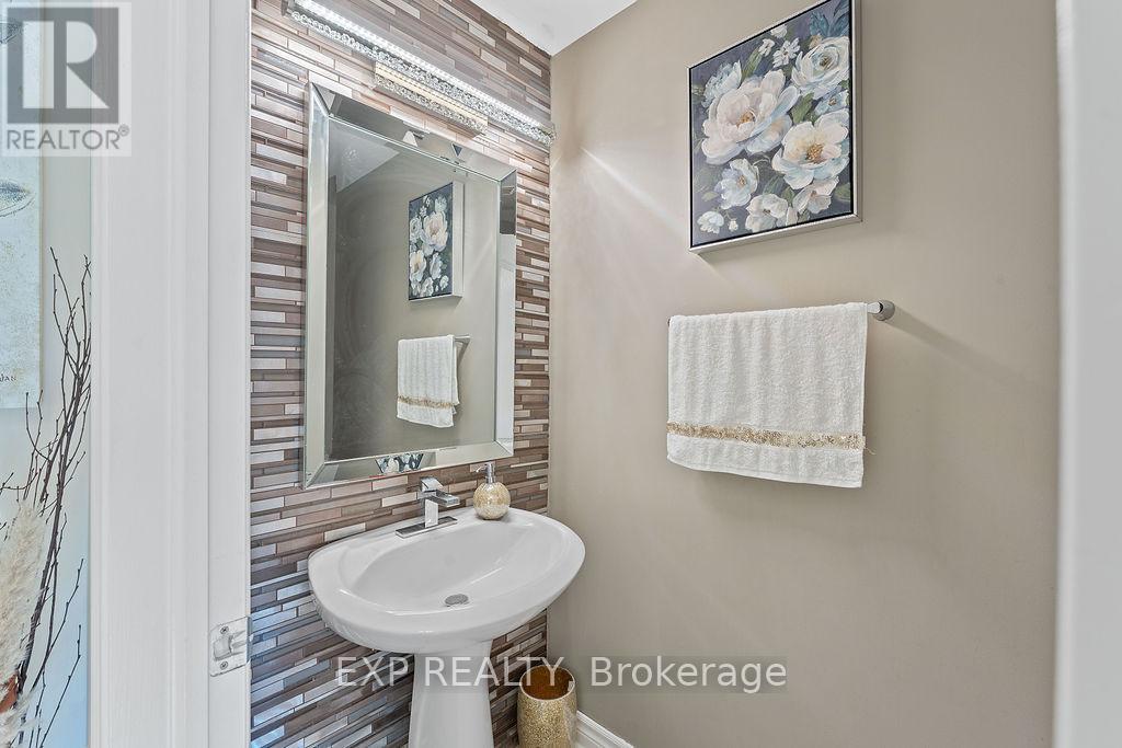 4085 Kelly Farm Drive, Ottawa, Ontario  K1T 4J3 - Photo 4 - X12454150
