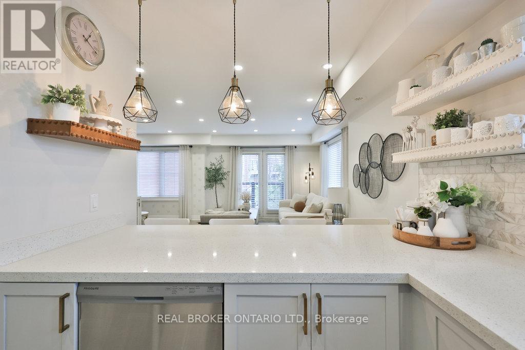 14 - 31 Hays Boulevard, Oakville, Ontario  L6H 0J1 - Photo 10 - W12453946