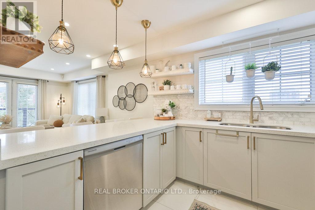 14 - 31 Hays Boulevard, Oakville, Ontario  L6H 0J1 - Photo 9 - W12453946