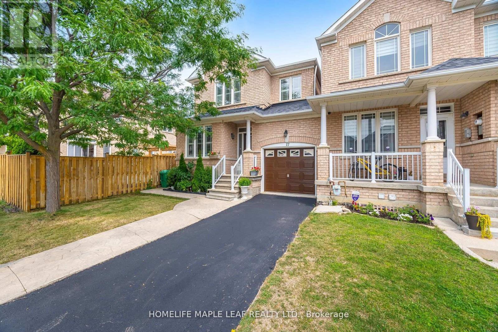 17 Eaglefield Gate, Brampton, Ontario  L7A 3S2 - Photo 3 - W12453952