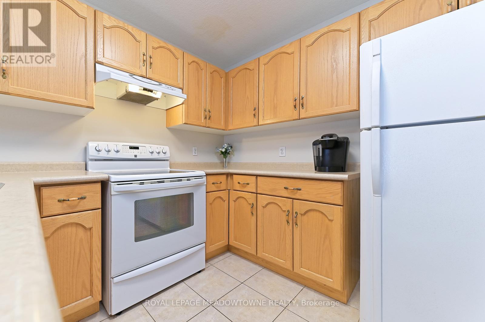 91 Doctor Moore Court, Halton Hills, Ontario  L7J 3A7 - Photo 10 - W12453954