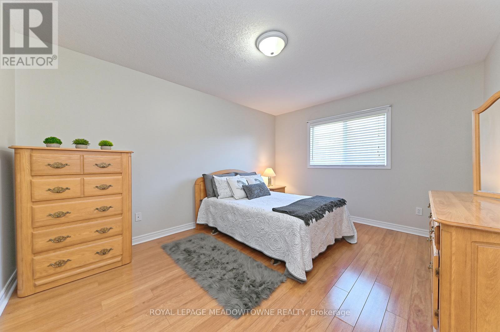 91 Doctor Moore Court, Halton Hills, Ontario  L7J 3A7 - Photo 16 - W12453954