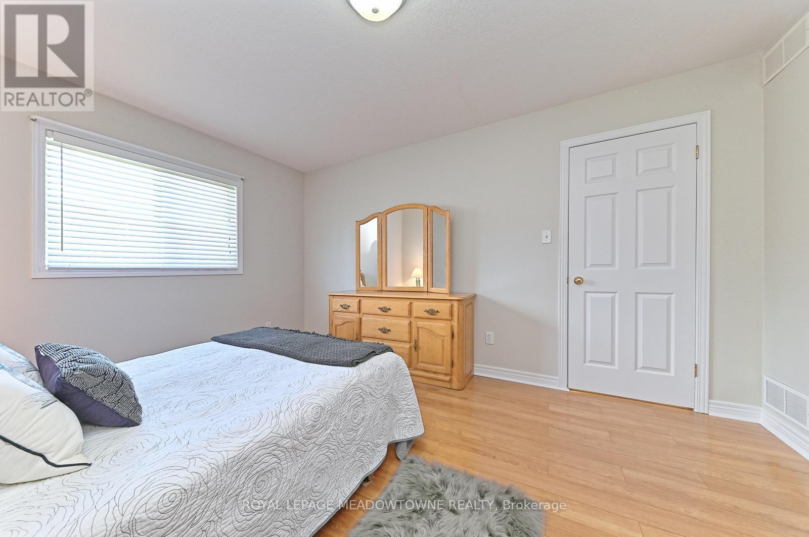 91 Doctor Moore Court, Halton Hills, Ontario  L7J 3A7 - Photo 18 - W12453954