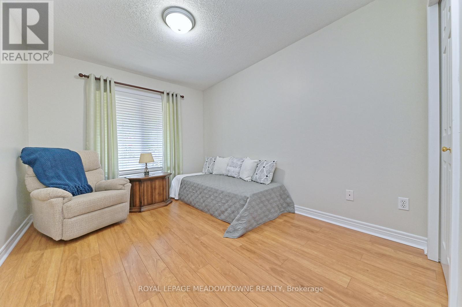 91 Doctor Moore Court, Halton Hills, Ontario  L7J 3A7 - Photo 21 - W12453954