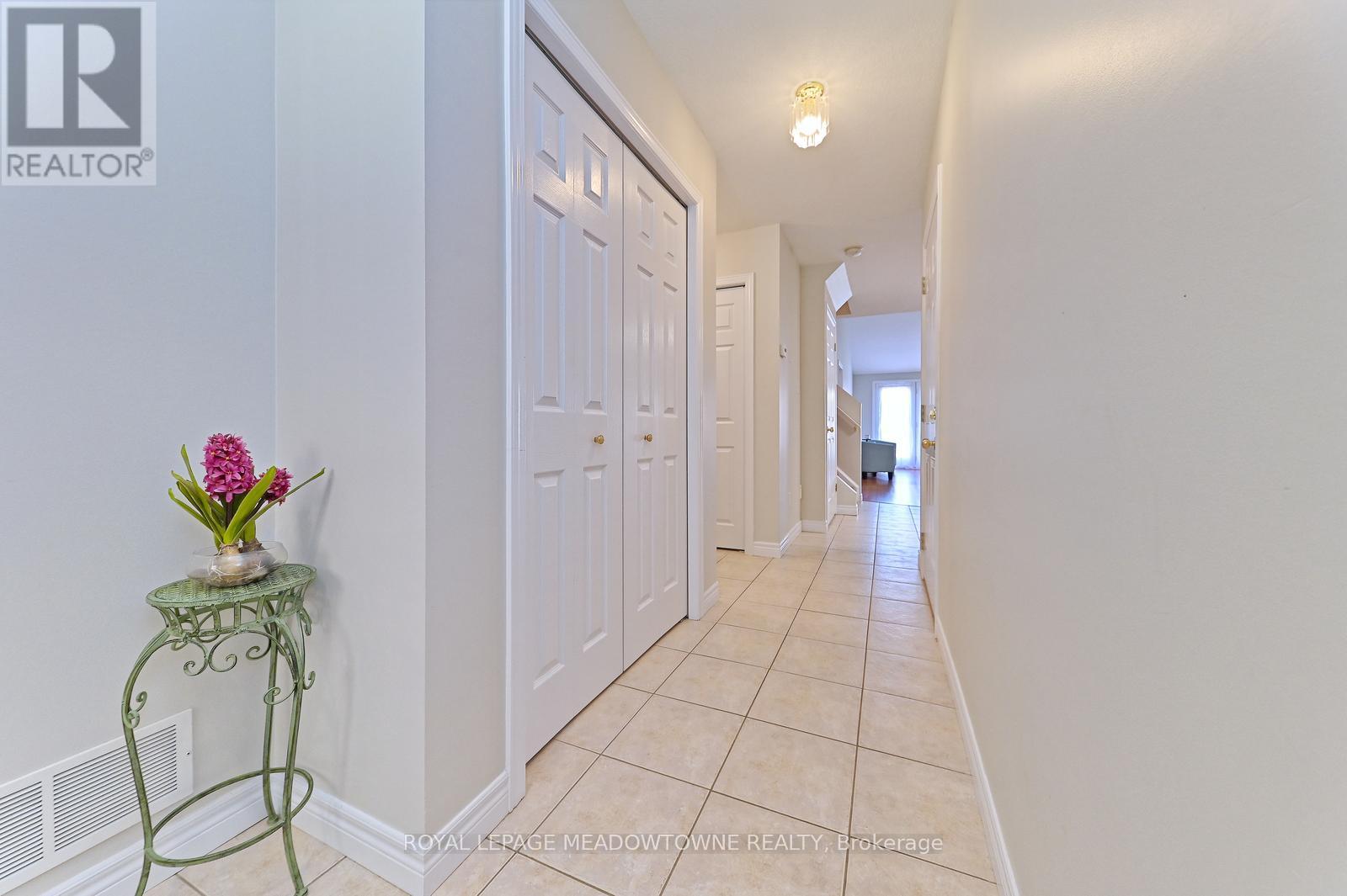 91 Doctor Moore Court, Halton Hills, Ontario  L7J 3A7 - Photo 5 - W12453954