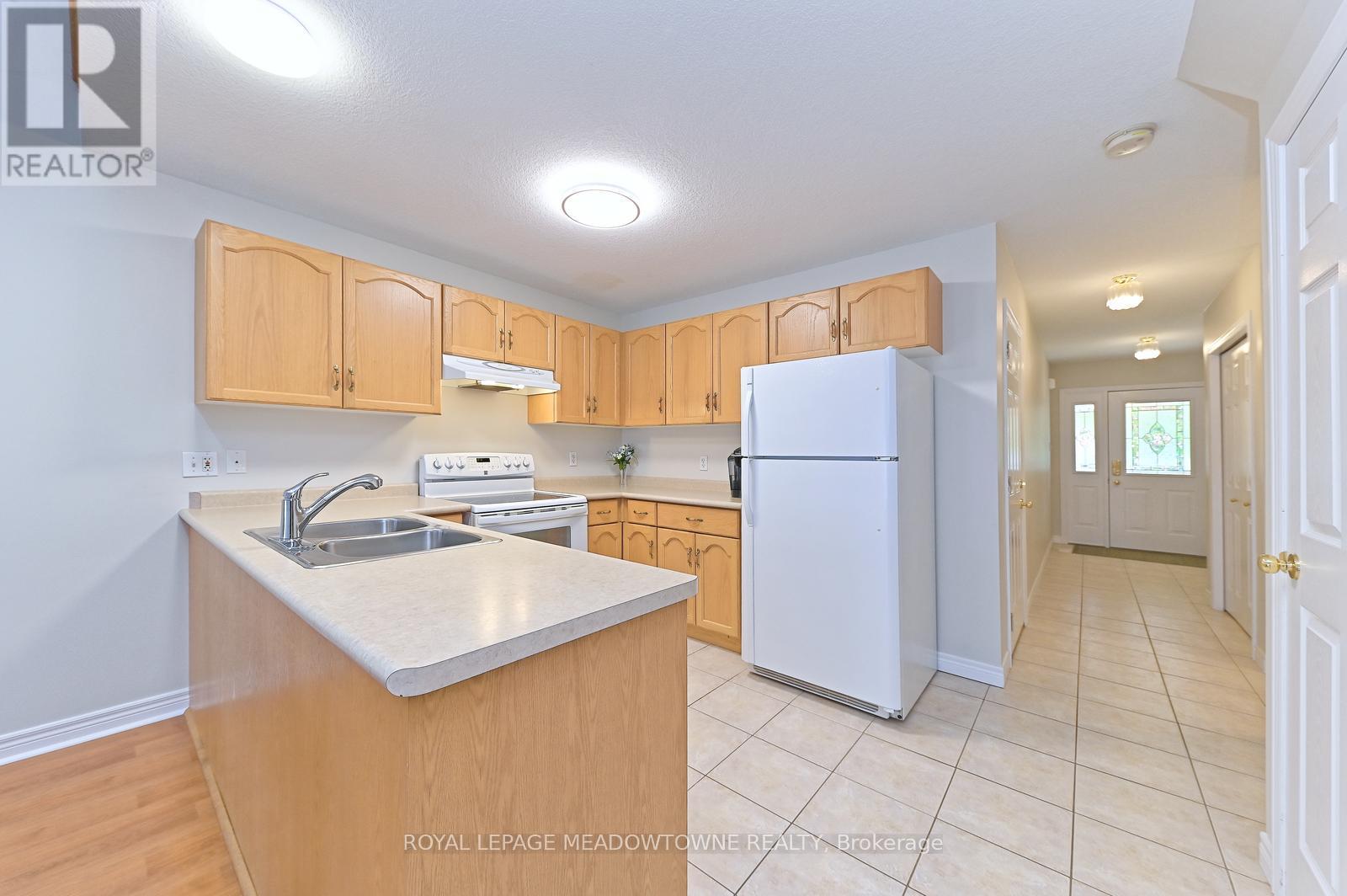91 Doctor Moore Court, Halton Hills, Ontario  L7J 3A7 - Photo 6 - W12453954