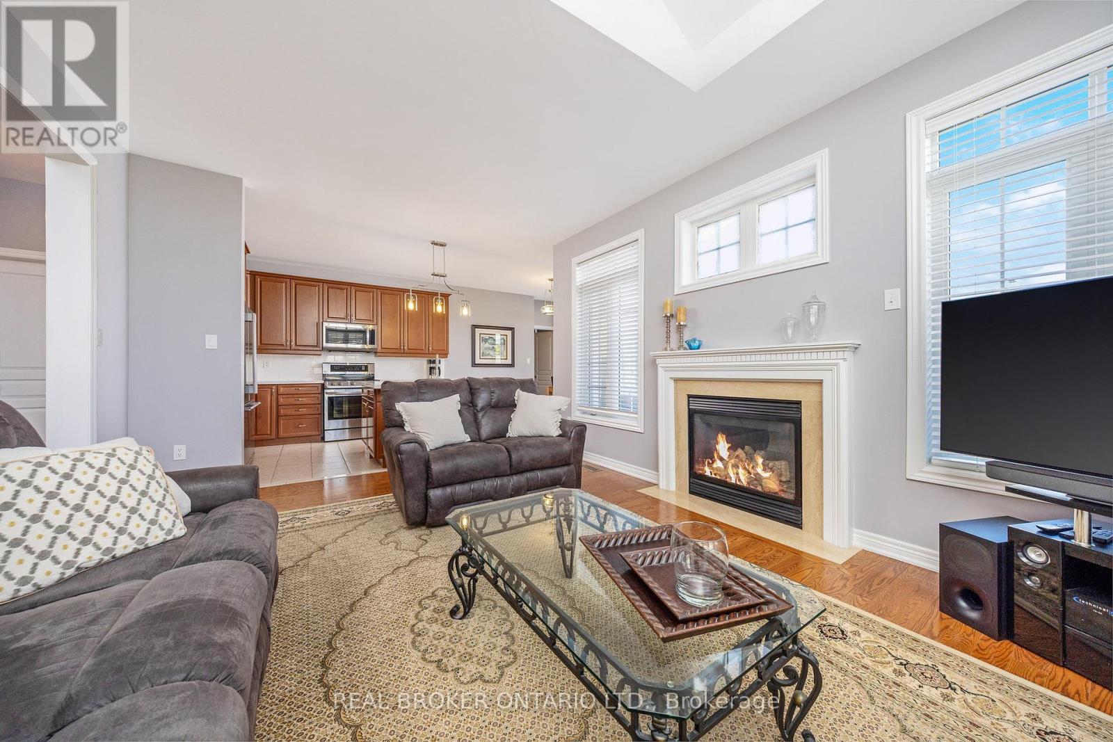 50 Garrison Square, Halton Hills, Ontario  L7G 0B9 - Photo 10 - W12453960