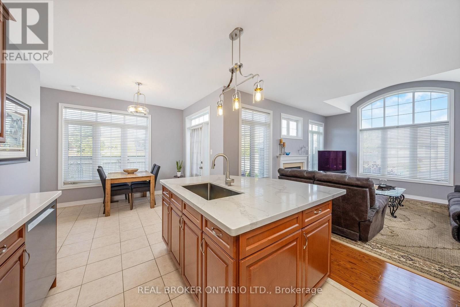 50 Garrison Square, Halton Hills, Ontario  L7G 0B9 - Photo 13 - W12453960