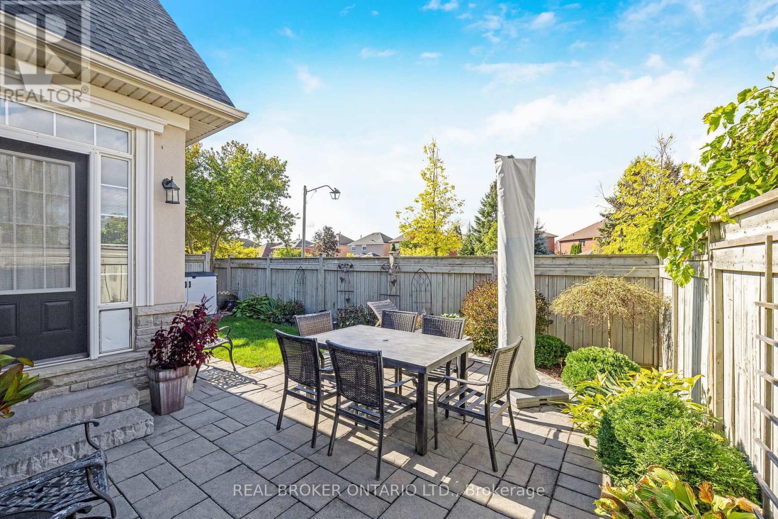 50 Garrison Square, Halton Hills, Ontario  L7G 0B9 - Photo 37 - W12453960