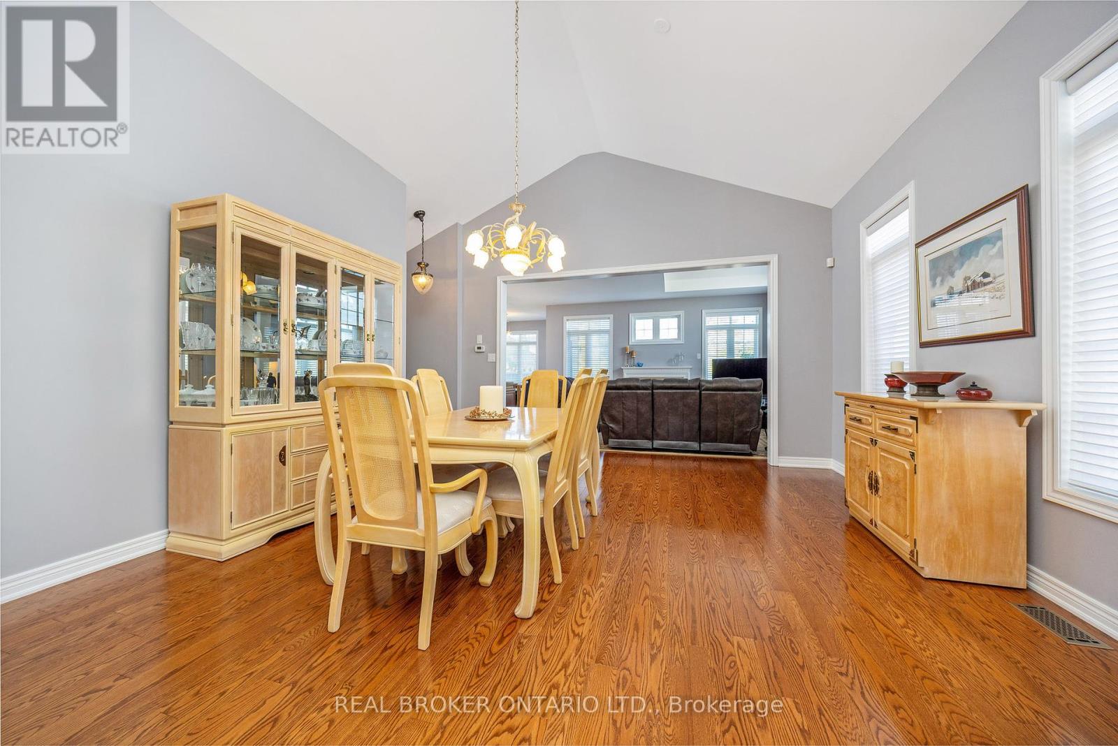 50 Garrison Square, Halton Hills, Ontario  L7G 0B9 - Photo 8 - W12453960