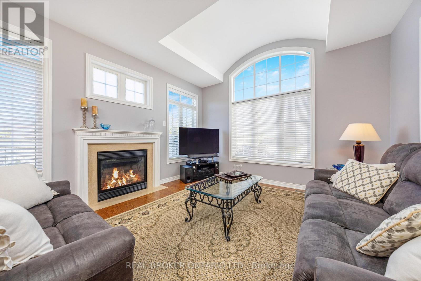 50 Garrison Square, Halton Hills, Ontario  L7G 0B9 - Photo 9 - W12453960