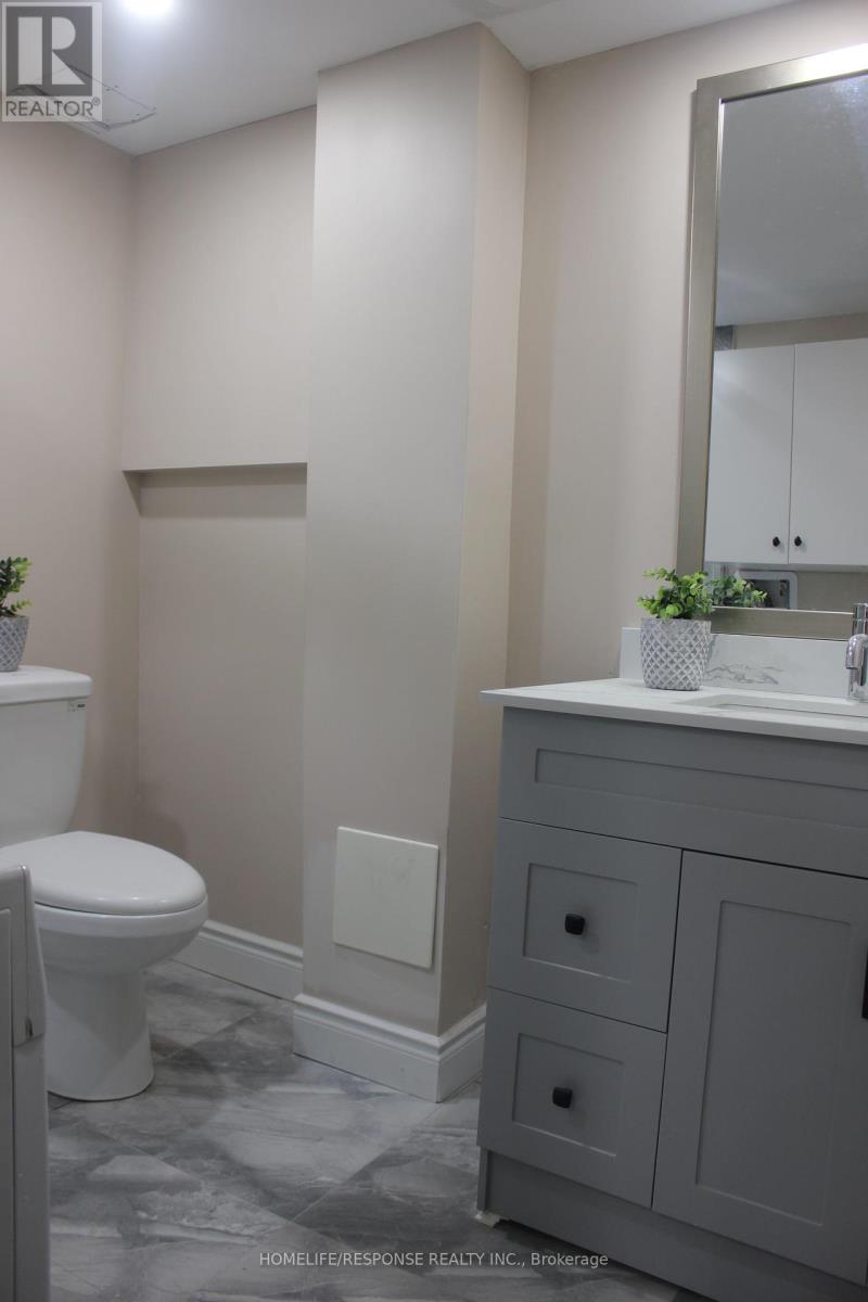 Lower - 54 Gladstone Square, Brampton, Ontario  L6S 2H5 - Photo 11 - W12453976