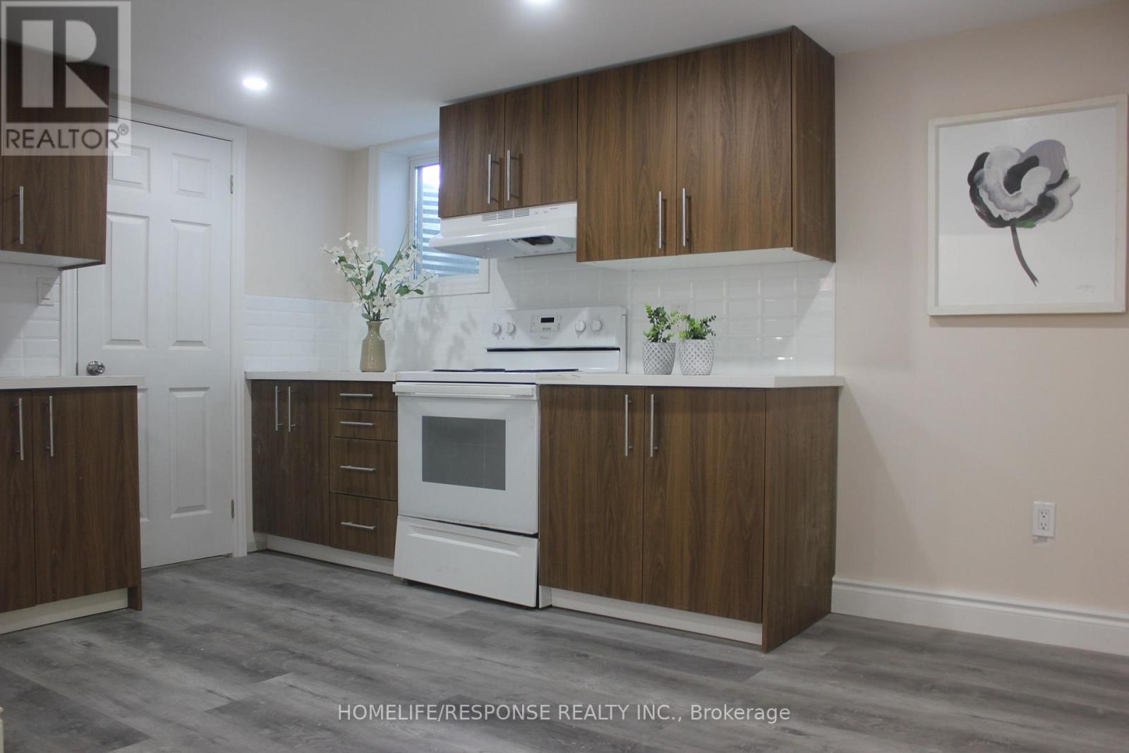 Lower - 54 Gladstone Square, Brampton, Ontario  L6S 2H5 - Photo 7 - W12453976
