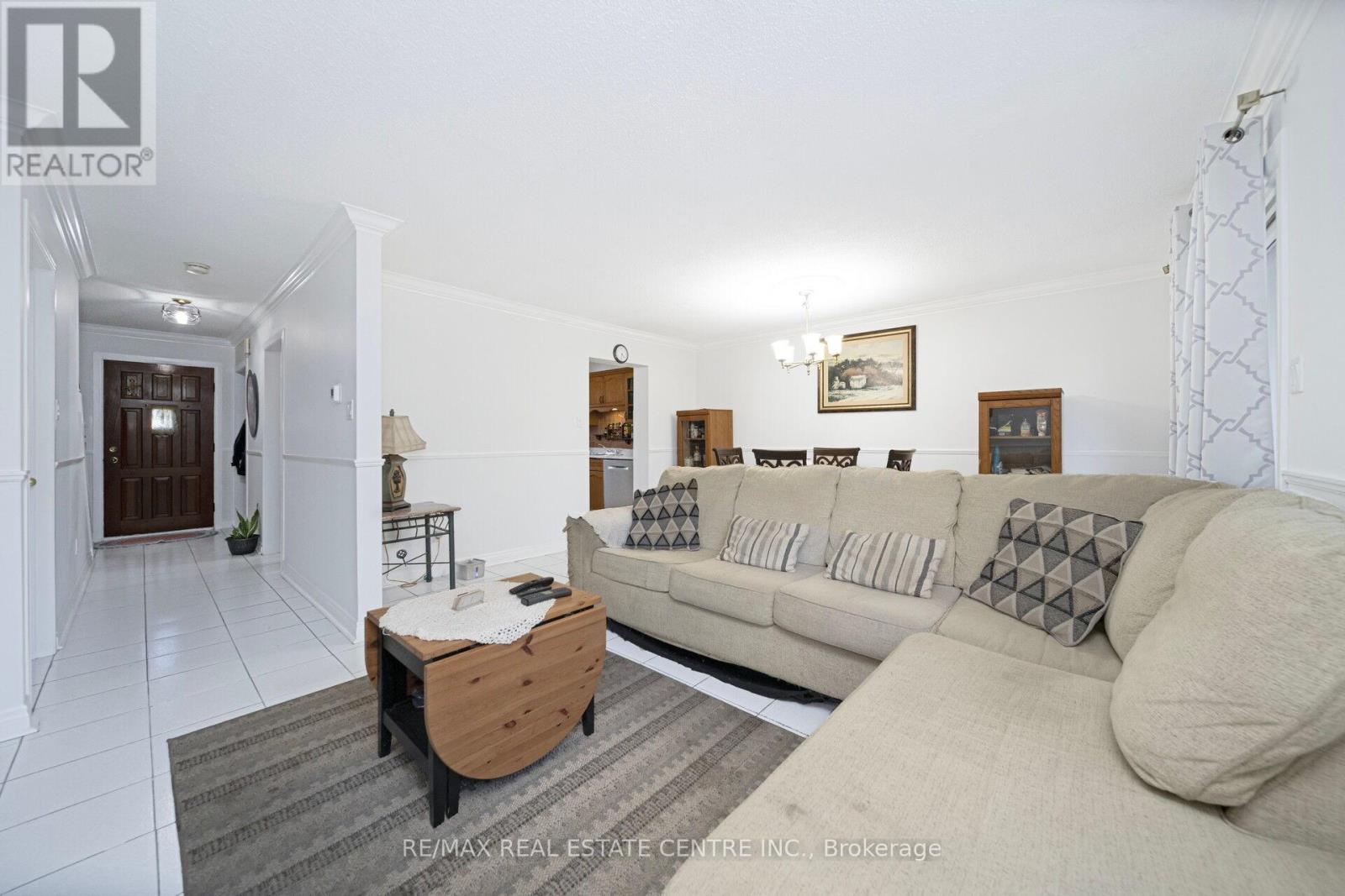 2 Charters Road, Brampton, Ontario  L6V 2S5 - Photo 10 - W12453979