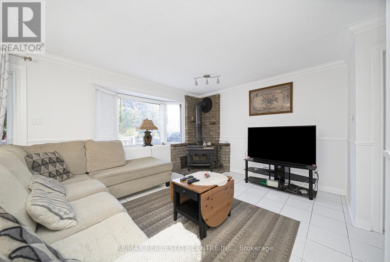 2 Charters Road, Brampton, Ontario  L6V 2S5 - Photo 11 - W12453979