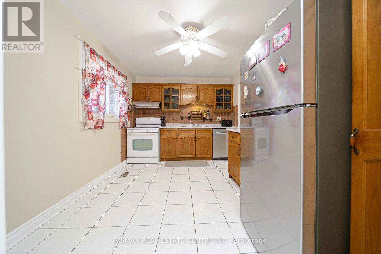 2 Charters Road, Brampton, Ontario  L6V 2S5 - Photo 17 - W12453979