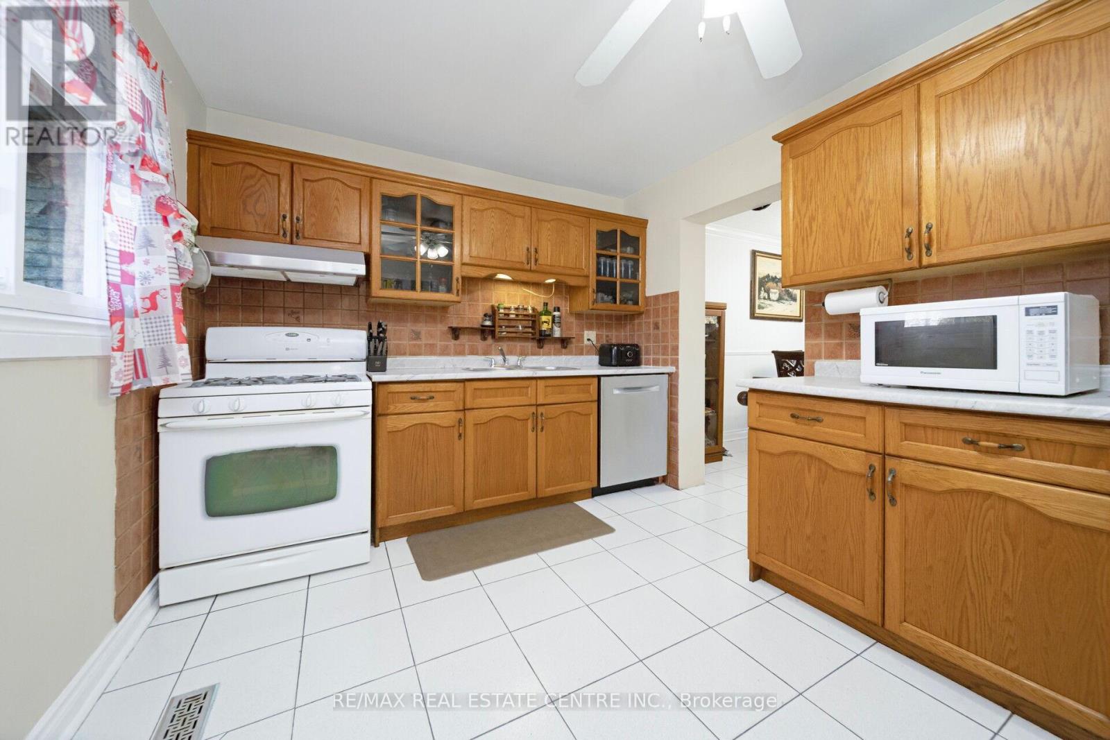 2 Charters Road, Brampton, Ontario  L6V 2S5 - Photo 18 - W12453979