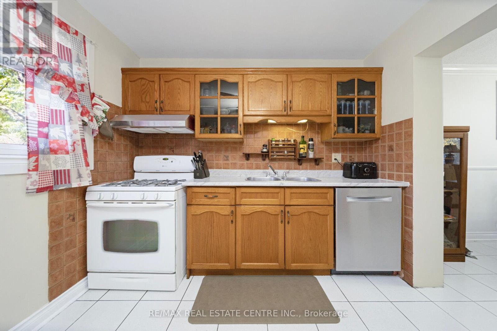 2 Charters Road, Brampton, Ontario  L6V 2S5 - Photo 19 - W12453979