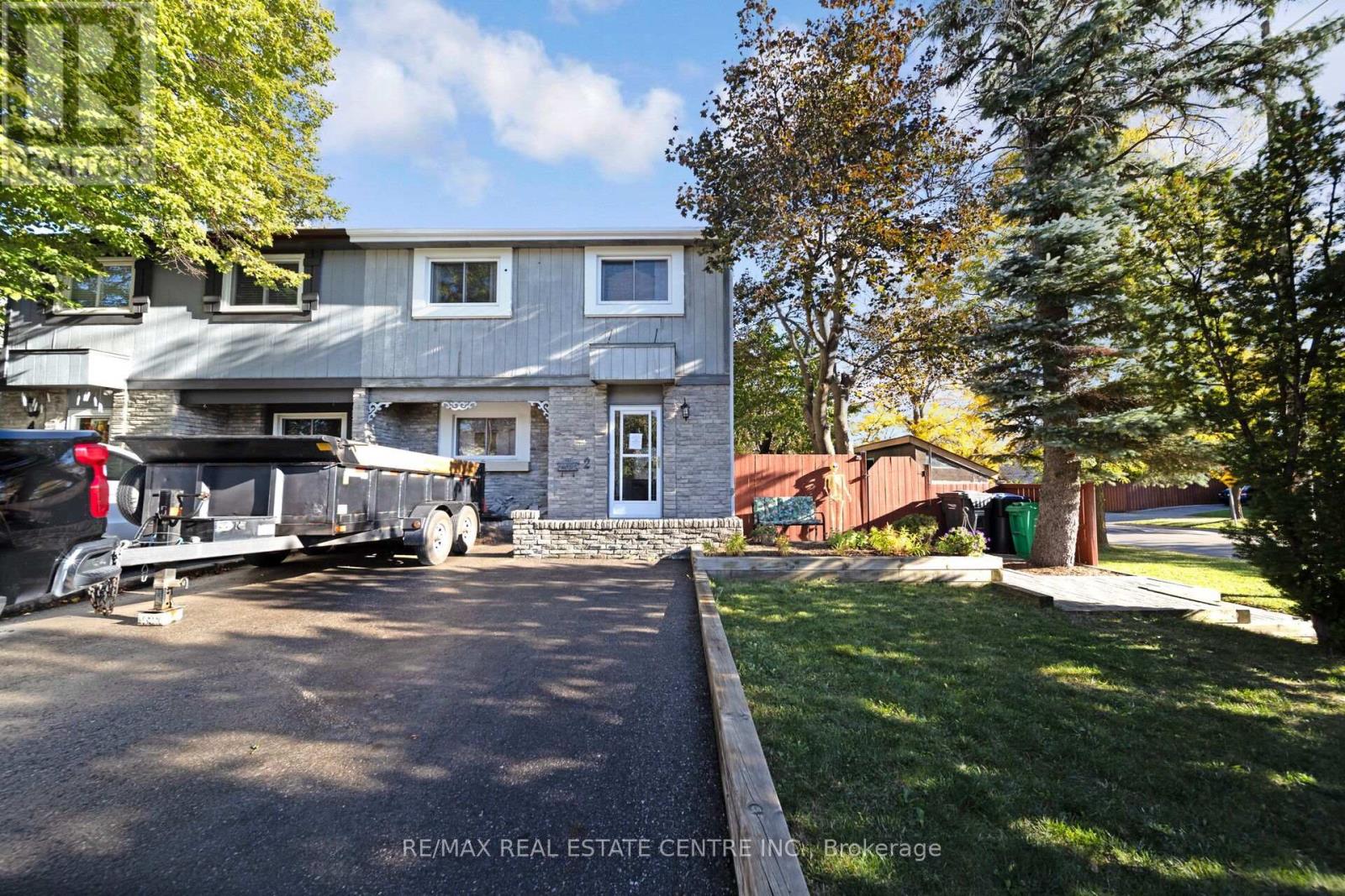 2 Charters Road, Brampton, Ontario  L6V 2S5 - Photo 4 - W12453979