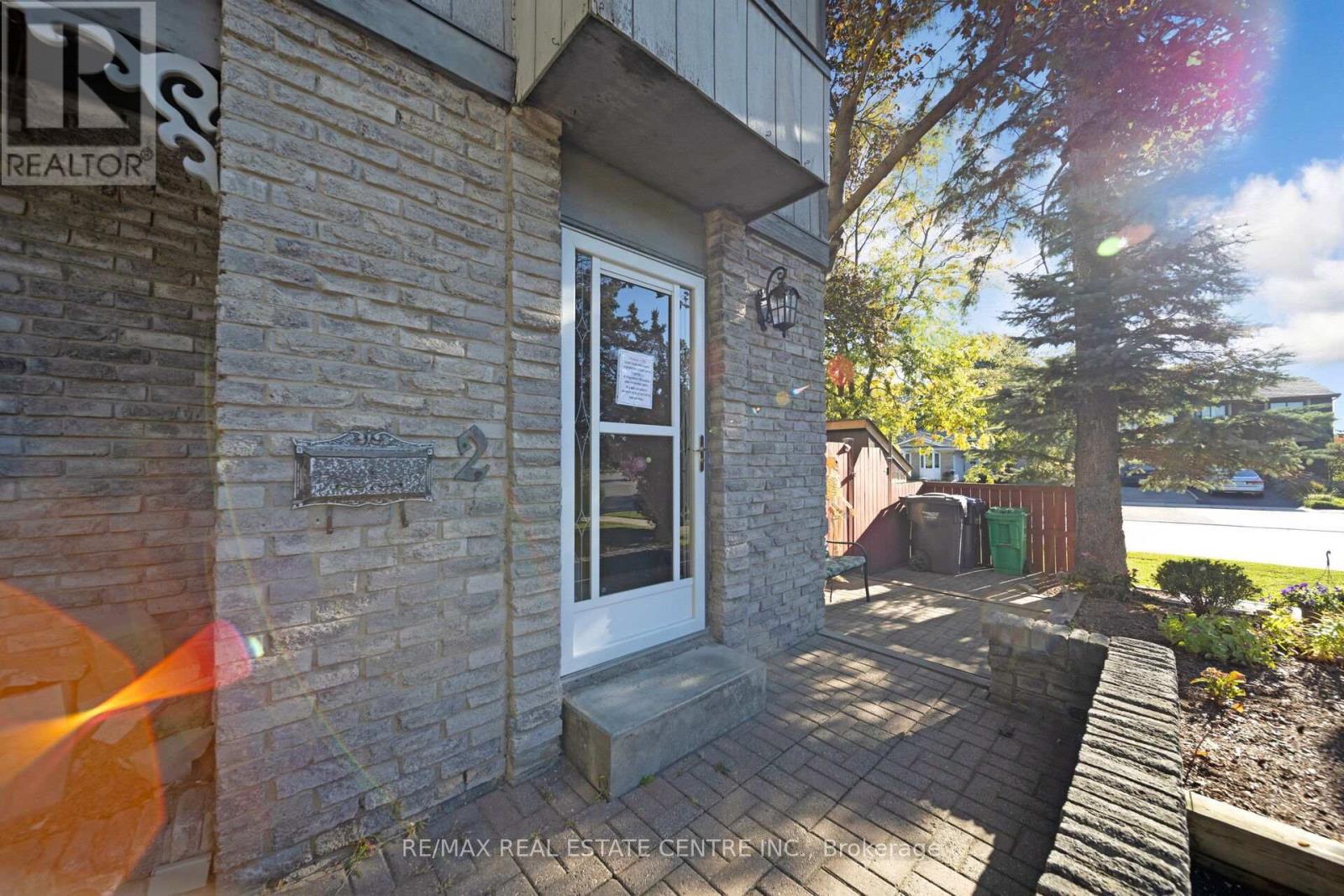2 Charters Road, Brampton, Ontario  L6V 2S5 - Photo 6 - W12453979