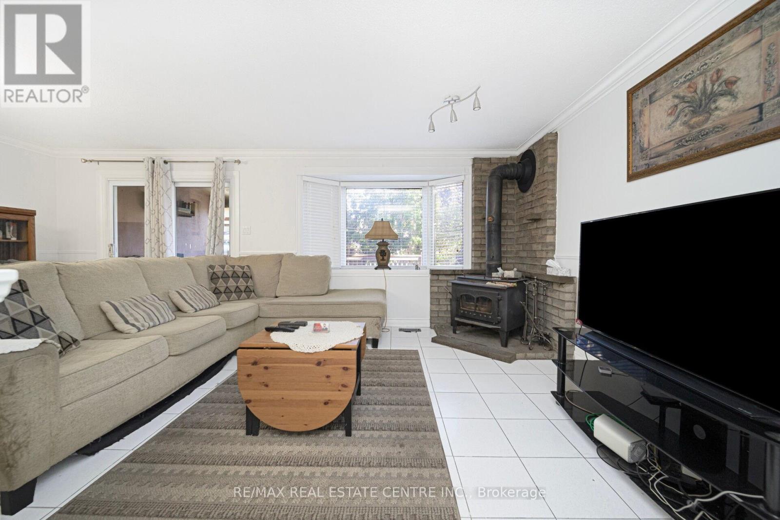 2 Charters Road, Brampton, Ontario  L6V 2S5 - Photo 8 - W12453979