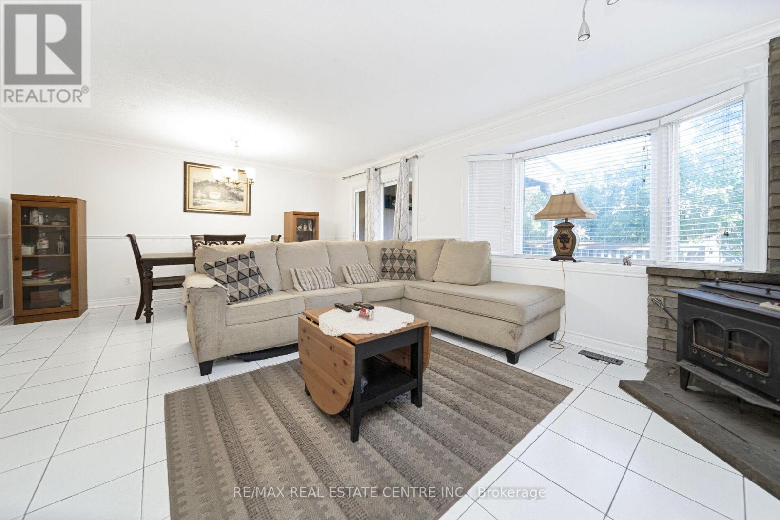 2 Charters Road, Brampton, Ontario  L6V 2S5 - Photo 9 - W12453979