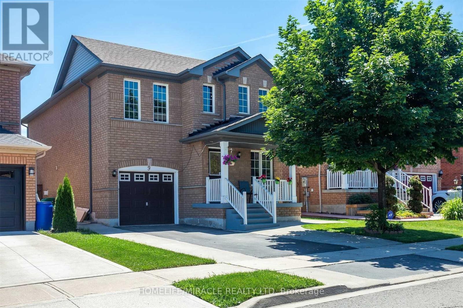 9 FAIRHILL AVENUE, Brampton, Ontario