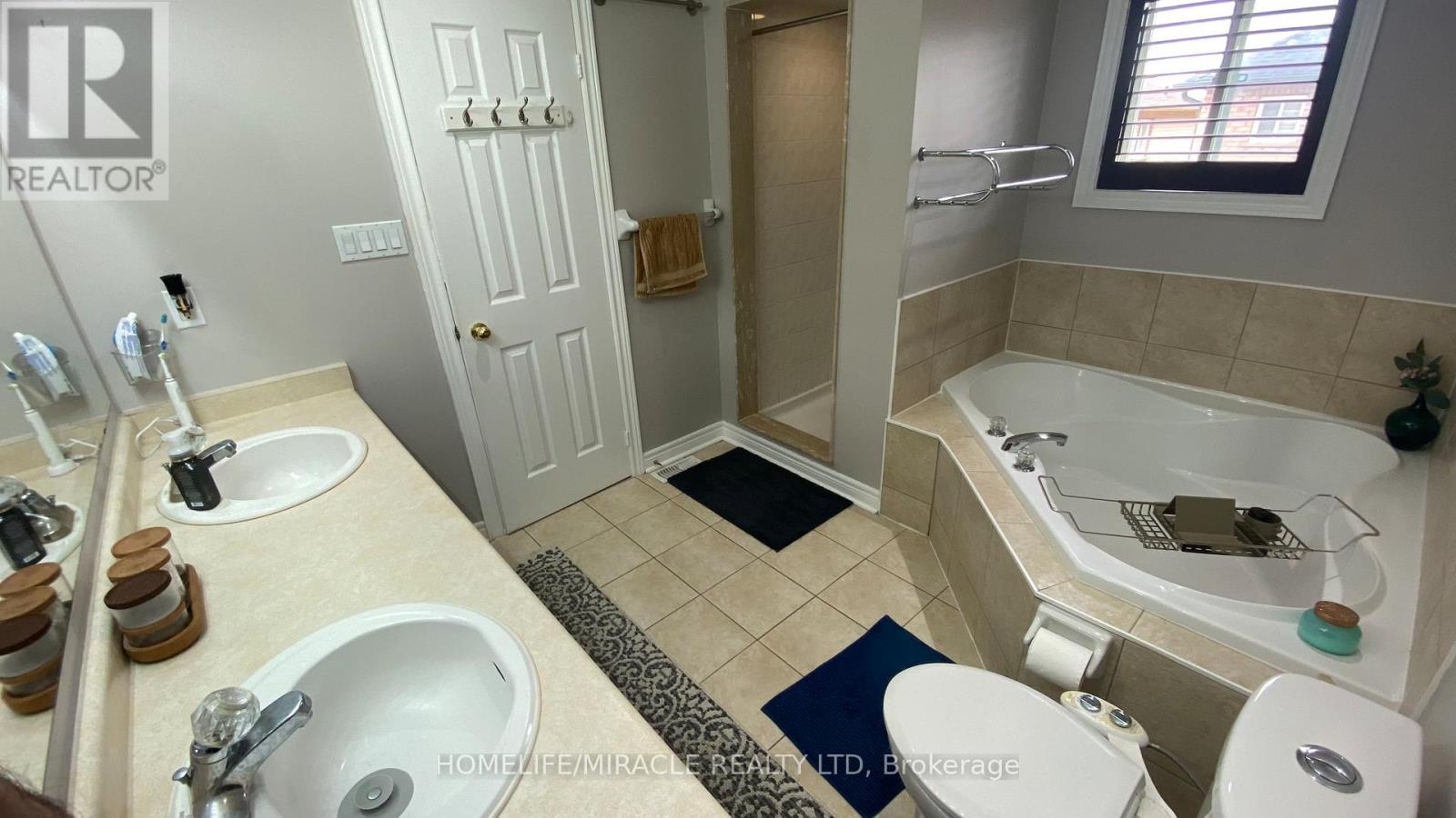 9 Fairhill Avenue, Brampton, Ontario  L7A 2A9 - Photo 10 - W12454000