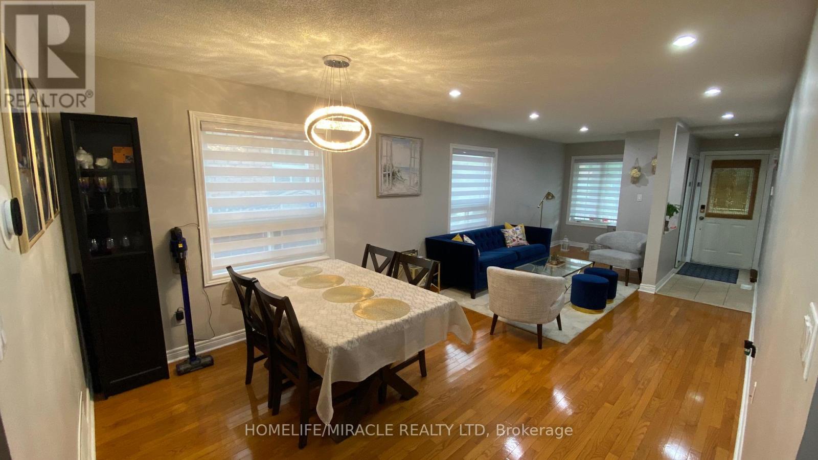 9 Fairhill Avenue, Brampton, Ontario  L7A 2A9 - Photo 2 - W12454000