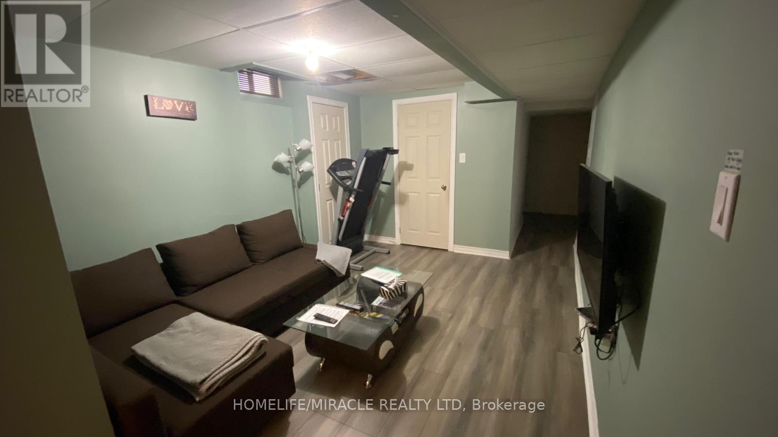 9 Fairhill Avenue, Brampton, Ontario  L7A 2A9 - Photo 20 - W12454000