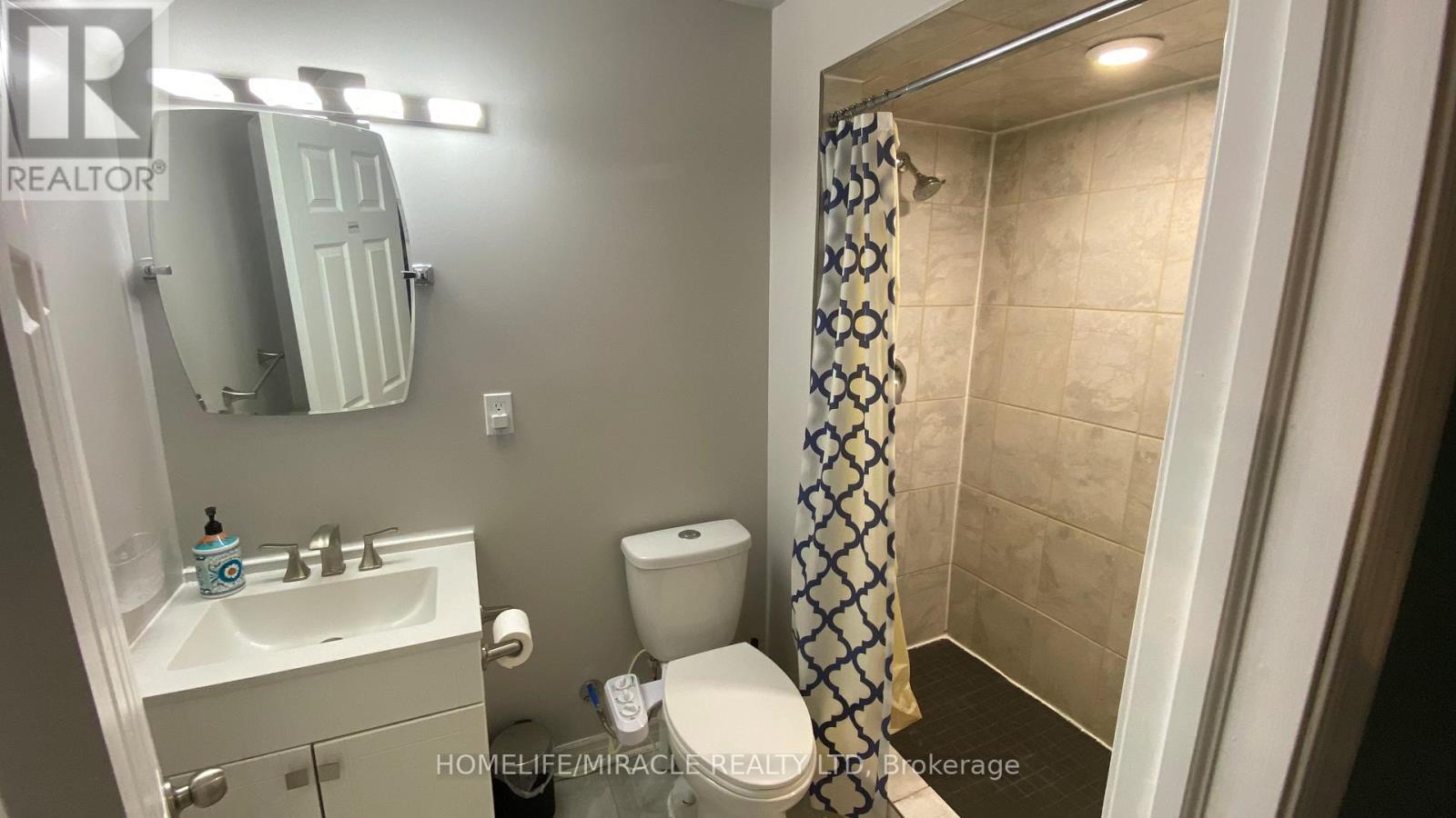 9 Fairhill Avenue, Brampton, Ontario  L7A 2A9 - Photo 22 - W12454000