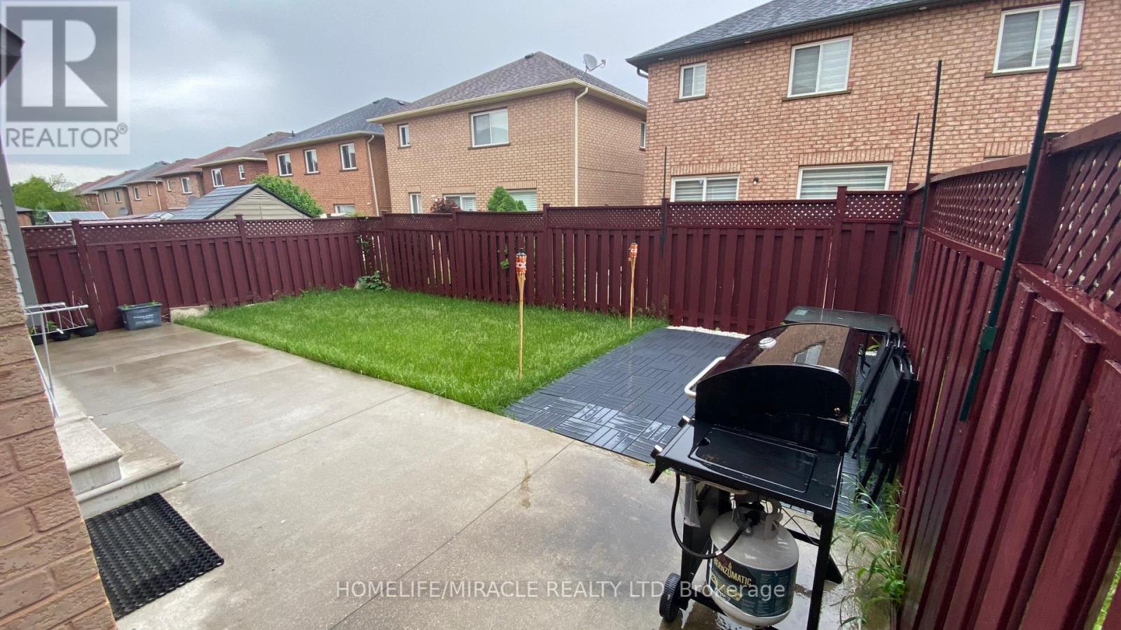 9 Fairhill Avenue, Brampton, Ontario  L7A 2A9 - Photo 23 - W12454000