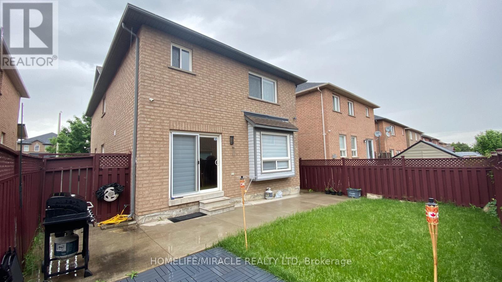 9 Fairhill Avenue, Brampton, Ontario  L7A 2A9 - Photo 24 - W12454000