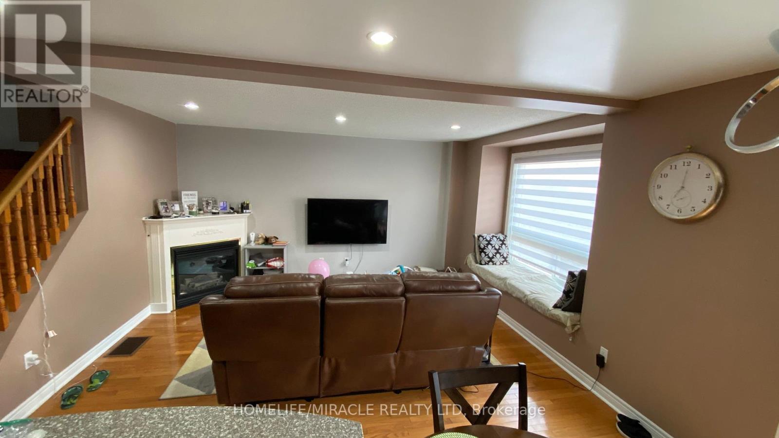 9 Fairhill Avenue, Brampton, Ontario  L7A 2A9 - Photo 4 - W12454000
