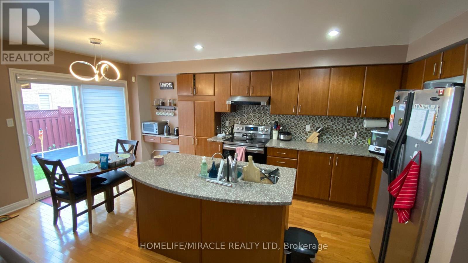9 Fairhill Avenue, Brampton, Ontario  L7A 2A9 - Photo 5 - W12454000