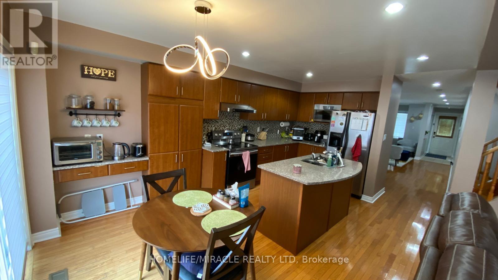 9 Fairhill Avenue, Brampton, Ontario  L7A 2A9 - Photo 6 - W12454000