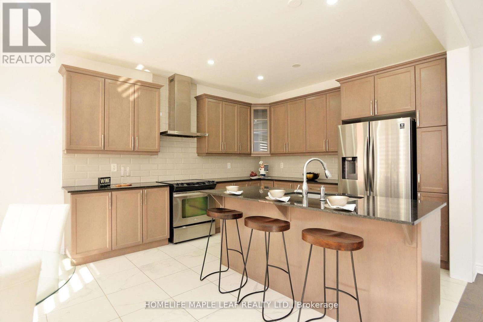 12 Eberly Woods Drive, Caledon, Ontario  L7C 4H8 - Photo 10 - W12454007