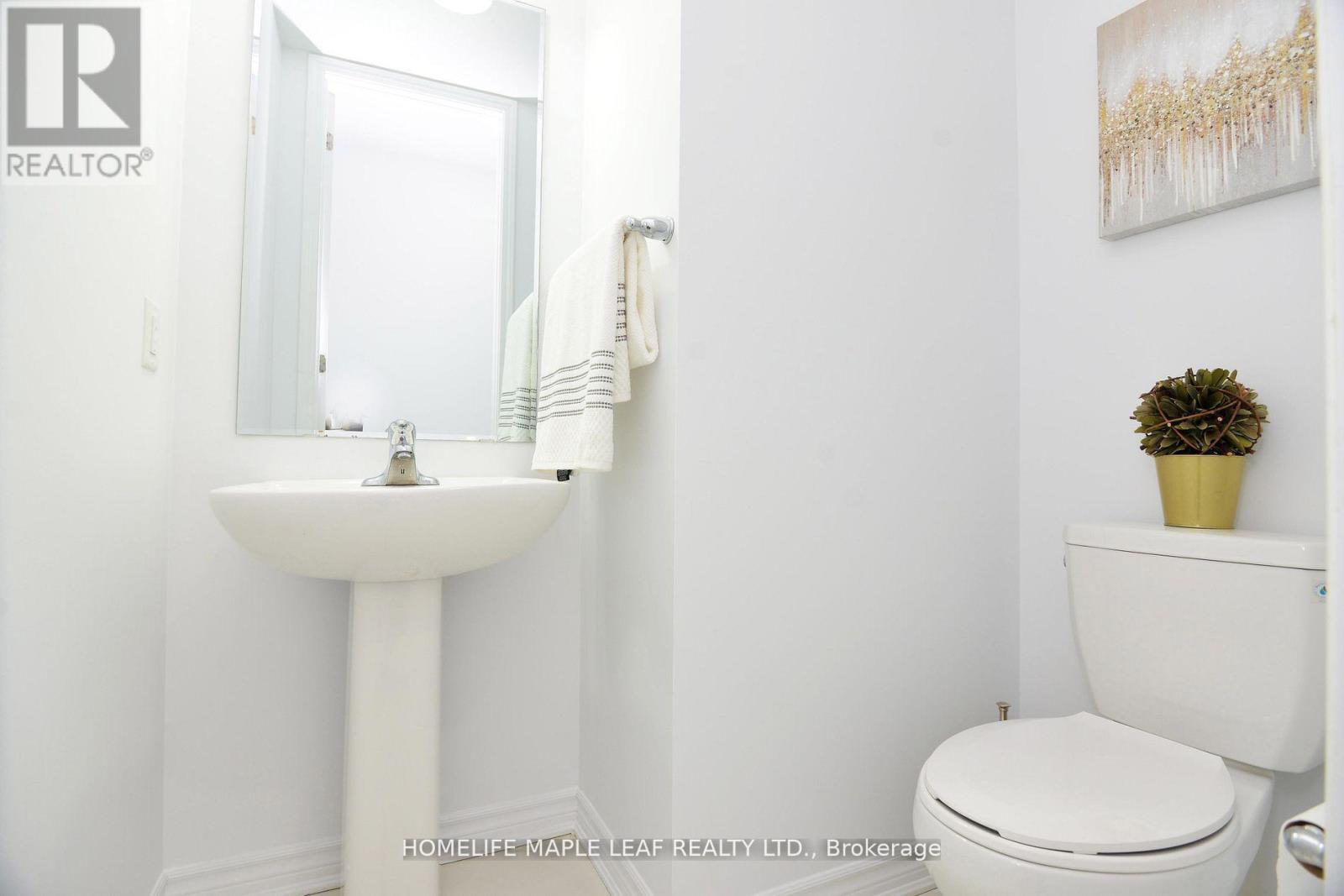 12 Eberly Woods Drive, Caledon, Ontario  L7C 4H8 - Photo 15 - W12454007