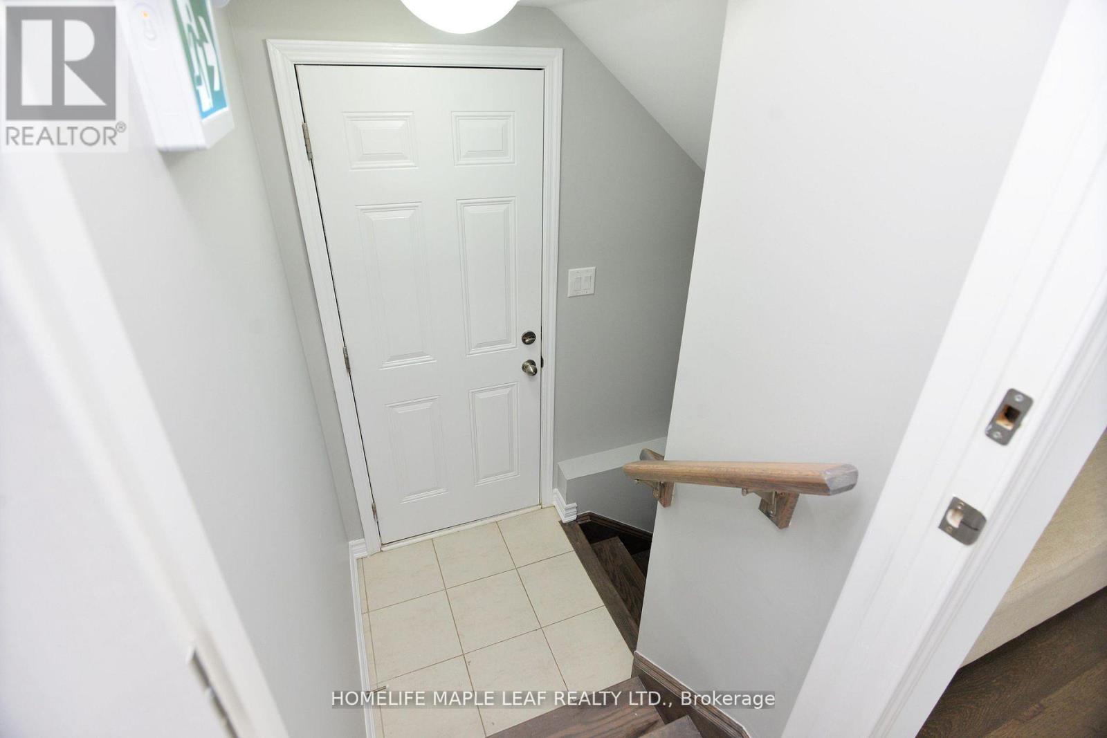 12 Eberly Woods Drive, Caledon, Ontario  L7C 4H8 - Photo 33 - W12454007
