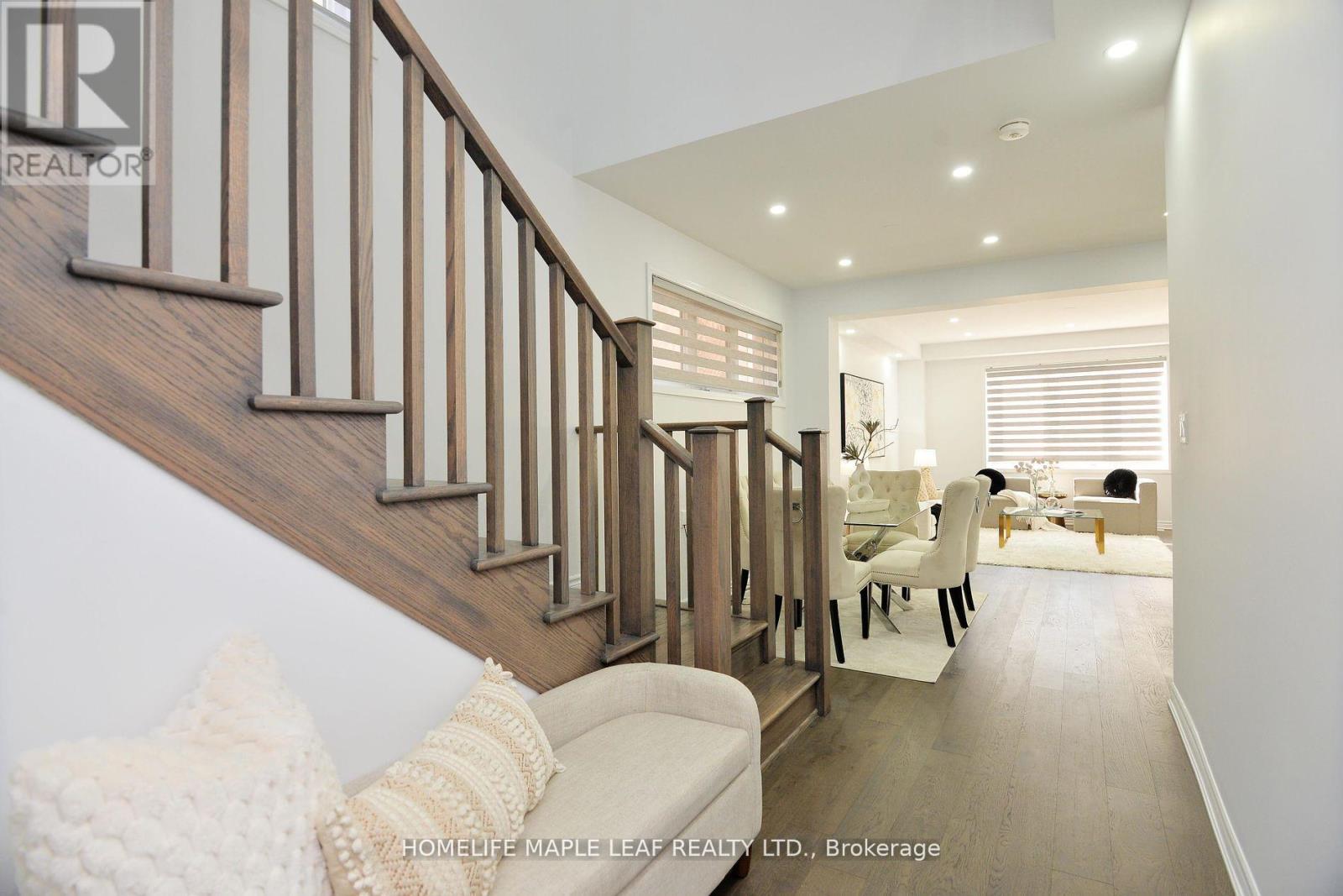 12 Eberly Woods Drive, Caledon, Ontario  L7C 4H8 - Photo 6 - W12454007