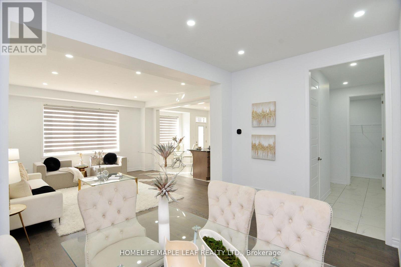 12 Eberly Woods Drive, Caledon, Ontario  L7C 4H8 - Photo 7 - W12454007