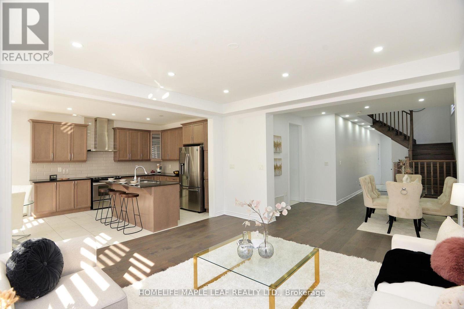 12 Eberly Woods Drive, Caledon, Ontario  L7C 4H8 - Photo 9 - W12454007