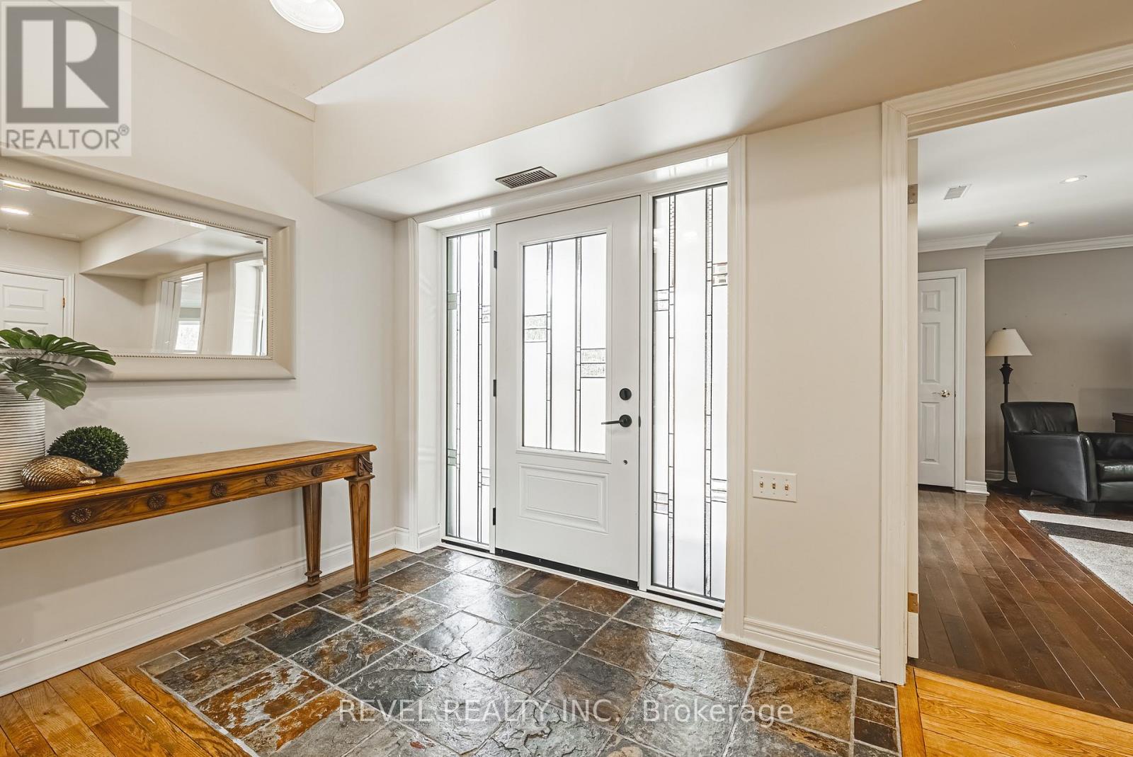 1325 3 Side Road, Milton, Ontario  L0P 1B0 - Photo 4 - W12454013