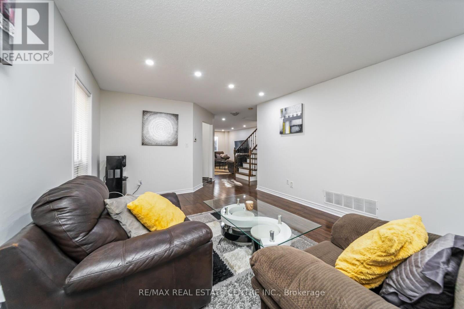 30 Florence Drive, Brampton, Ontario  L7A 2M2 - Photo 10 - W12454031