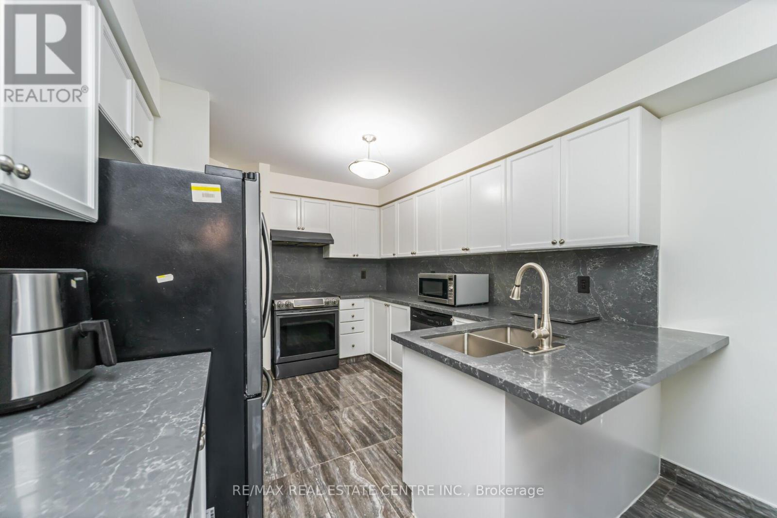 30 Florence Drive, Brampton, Ontario  L7A 2M2 - Photo 22 - W12454031