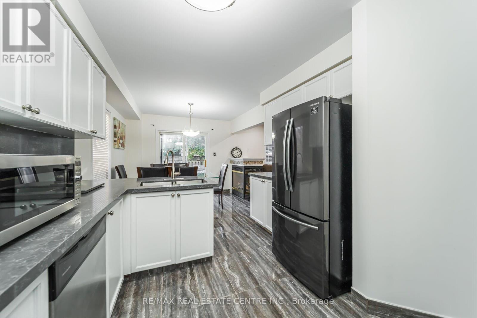 30 Florence Drive, Brampton, Ontario  L7A 2M2 - Photo 24 - W12454031