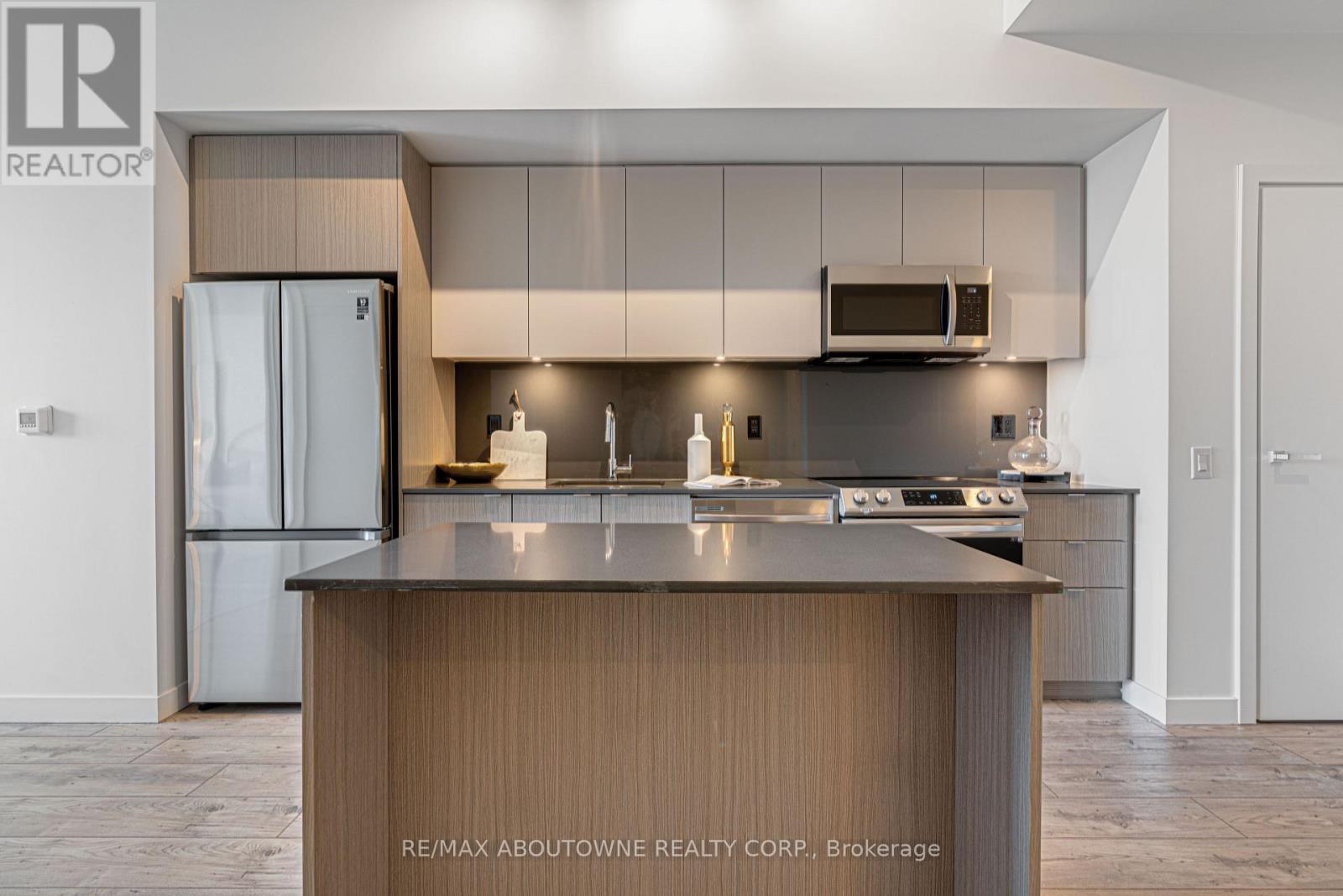A1004 - 125 Bronte Road, Oakville, Ontario  L6L 0H2 - Photo 6 - W12454037