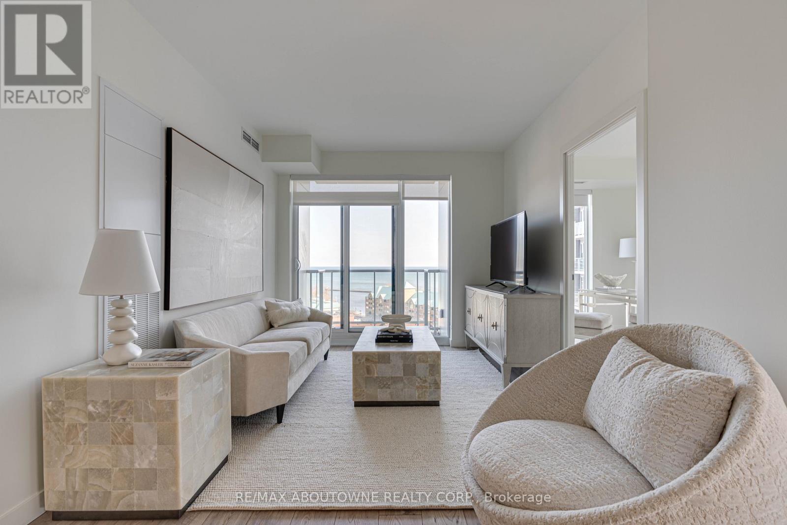 A1004 - 125 Bronte Road, Oakville, Ontario  L6L 0H2 - Photo 7 - W12454037